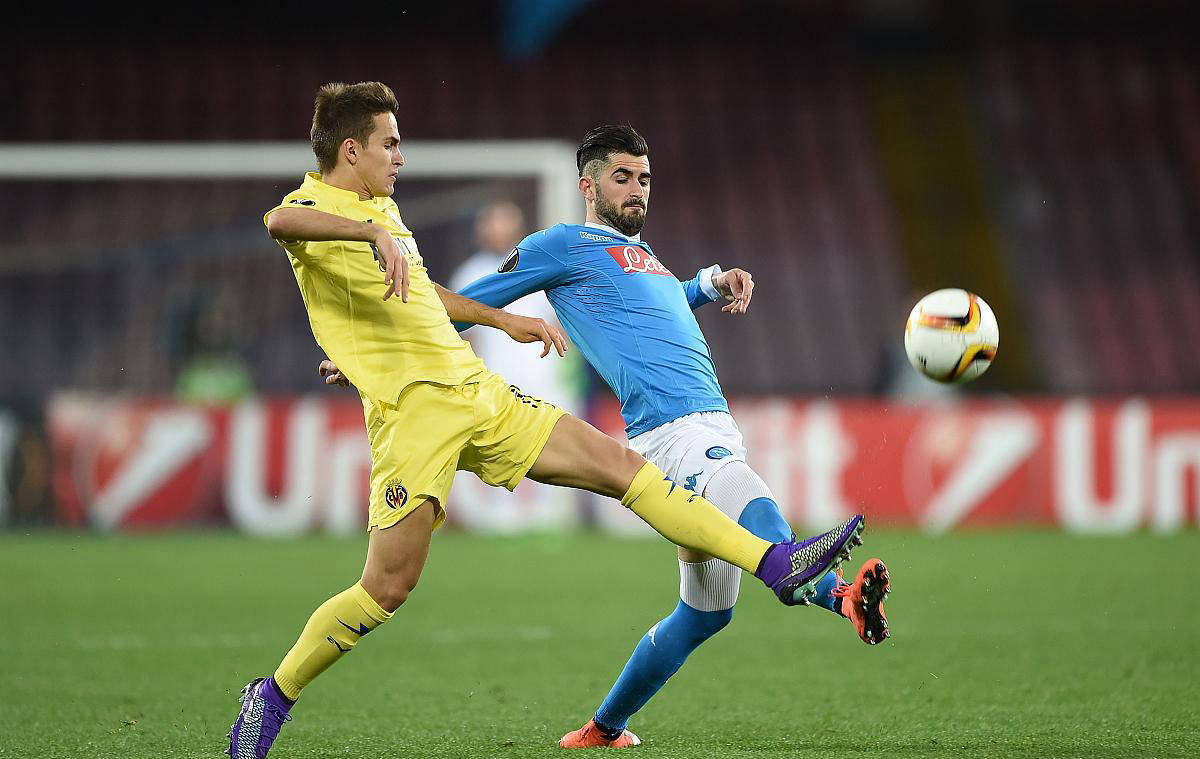 包含比利亚雷亚尔客场大胜，逼近前四位置的词条