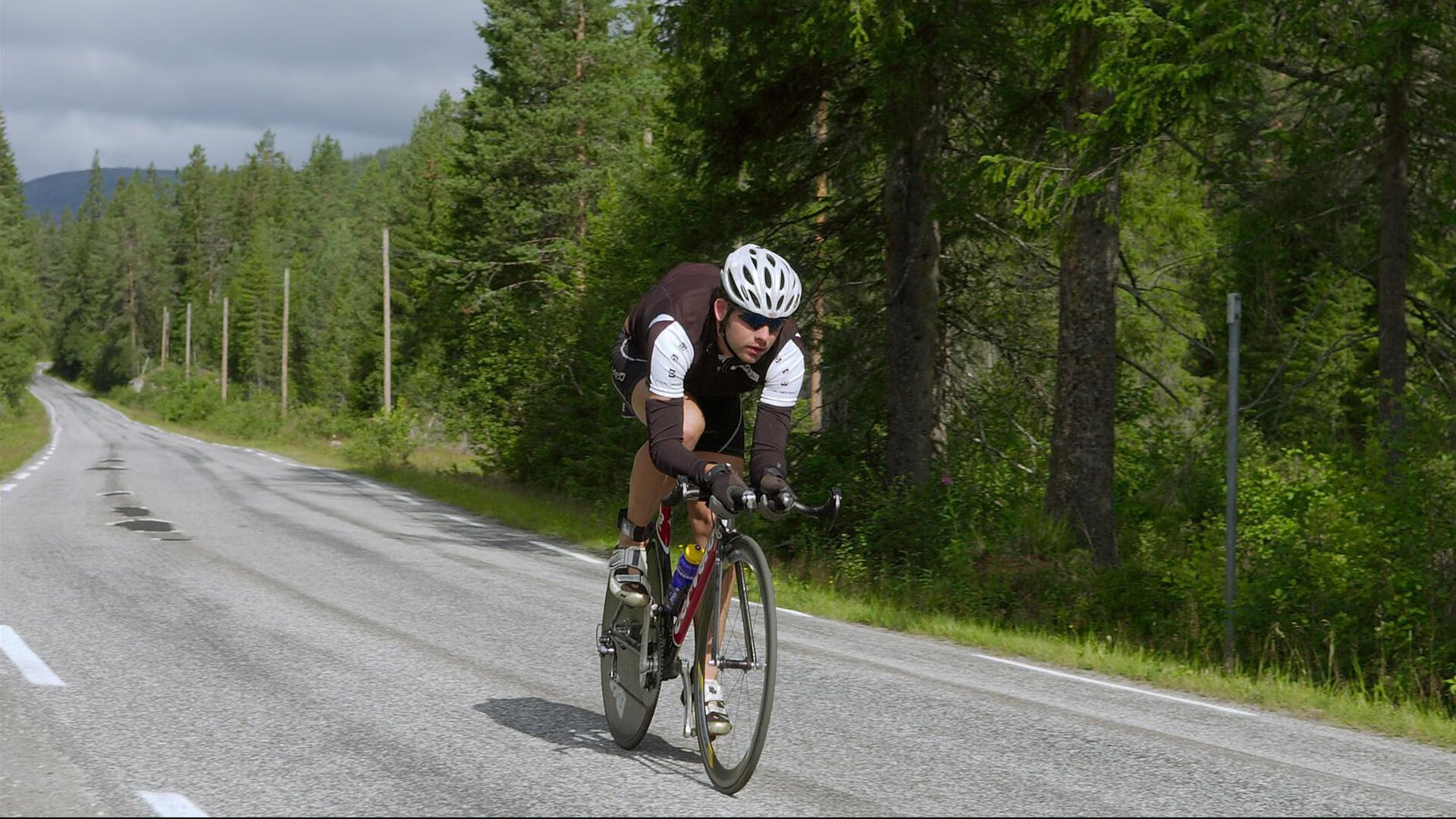 开云体育官网-英超争冠焦点战，丹麦正面击溃巴西，战术与意志的胜利